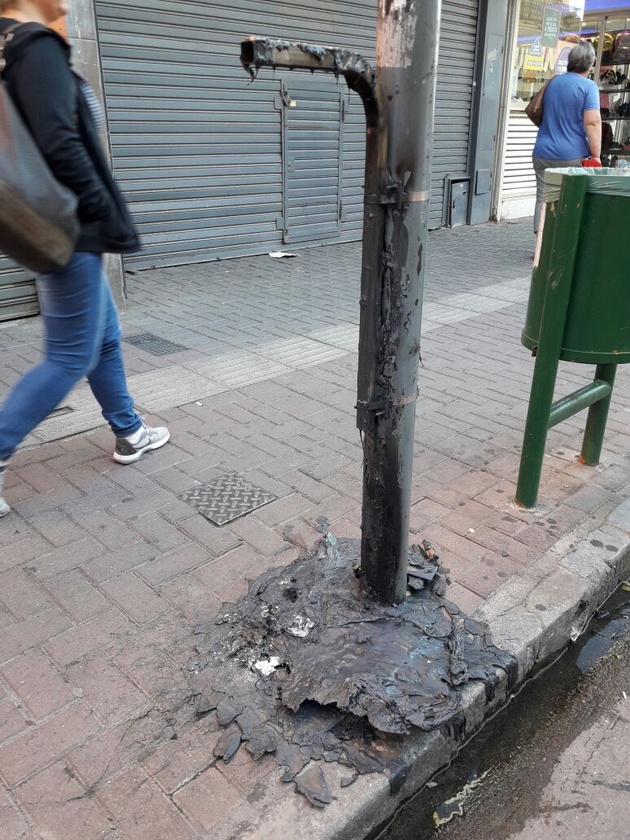 Vandalizaron los nuevos cestos de basura de la ciudad