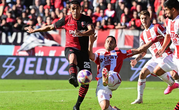 FOTO: Newell's empata 1-1 con Unión de Santa Fe en el Coloso.