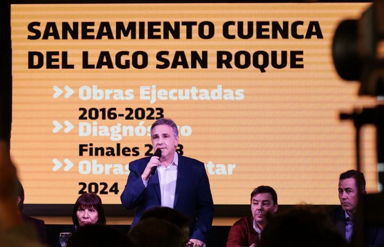 FOTO: Llaryora presentó el Plan Integral de Saneamiento de cuenca del Lago San Roque