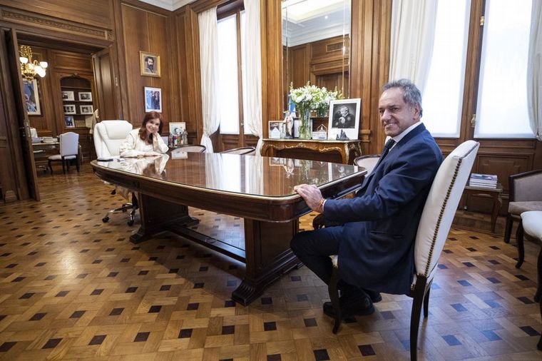 FOTO: La vicepresidenta y el embajador en Brasil hablaron a solas. 
