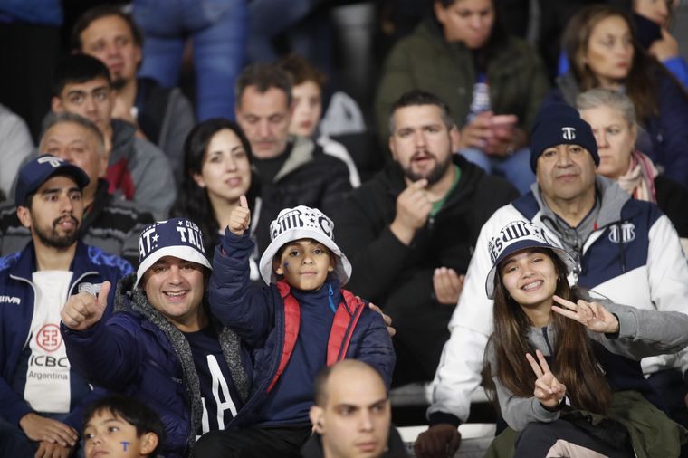 FOTO: Los hinchas de Talleres coparon las tribunas del Kempes.