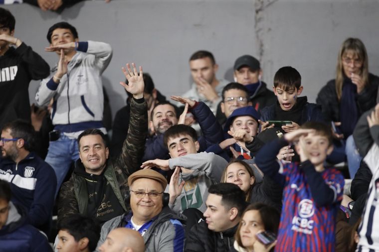 FOTO: Los hinchas de Talleres coparon las tribunas del Kempes.