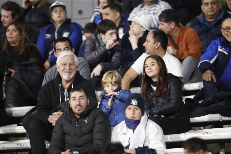 FOTO: Los hinchas de Talleres coparon las tribunas del Kempes.