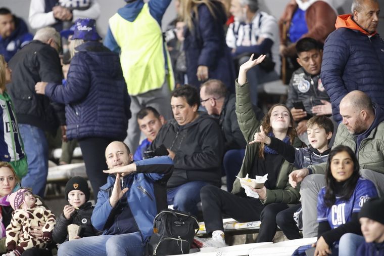 FOTO: Los hinchas de Talleres coparon las tribunas del Kempes.