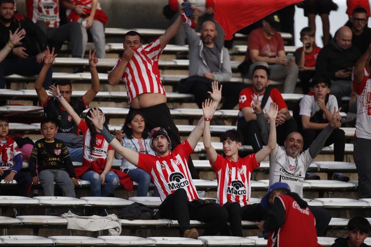 FOTO: Los hinchas de Instituto coparon las tribunas del Kempes.