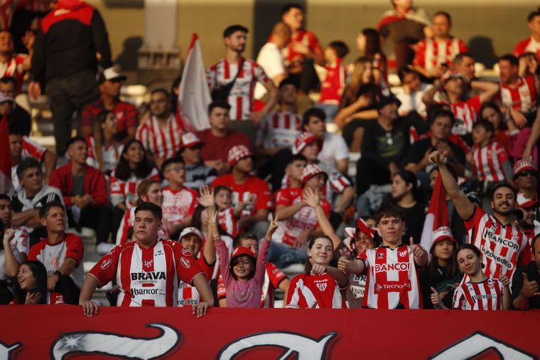 FOTO: Los hinchas de Instituto coparon las tribunas del Kempes.