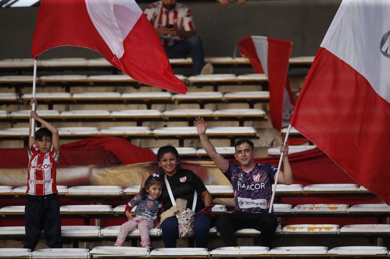 FOTO: Los hinchas de Instituto coparon las tribunas del Kempes.