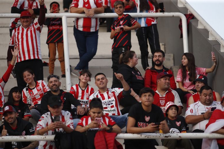 FOTO: Los hinchas de Instituto coparon las tribunas del Kempes.