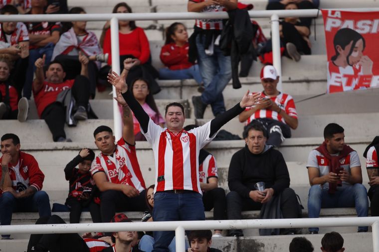 FOTO: Los hinchas de Instituto coparon las tribunas del Kempes.