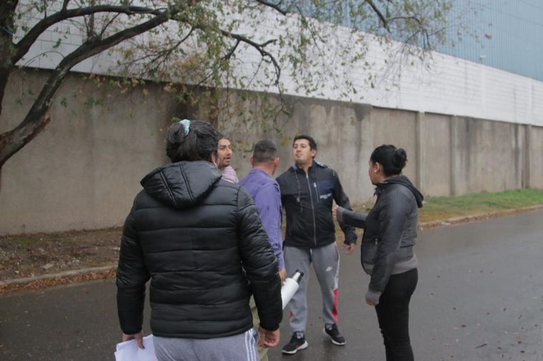 FOTO: Airada discusión entre vecinos por el ataque mortal de perros dogo.