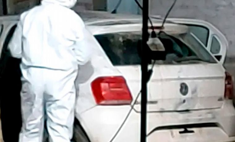 FOTO: Los investigadores lograron recuperar el auto robado a Aguilar.