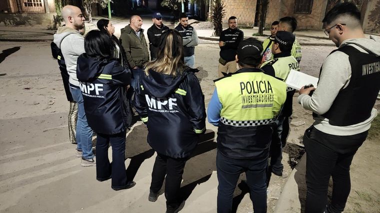 FOTO: Un policía y su padre fueron aprehendidos por la muerte de un presunto delincuente