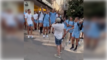 FOTO: A pura emoción: así recibieron los hinchas argentinos a Los Pumas en Francia