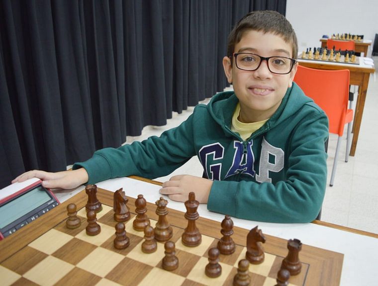 FOTO: Faustino Oro, la joya argentina del ajedrez, volvió a brillar en un campeonato