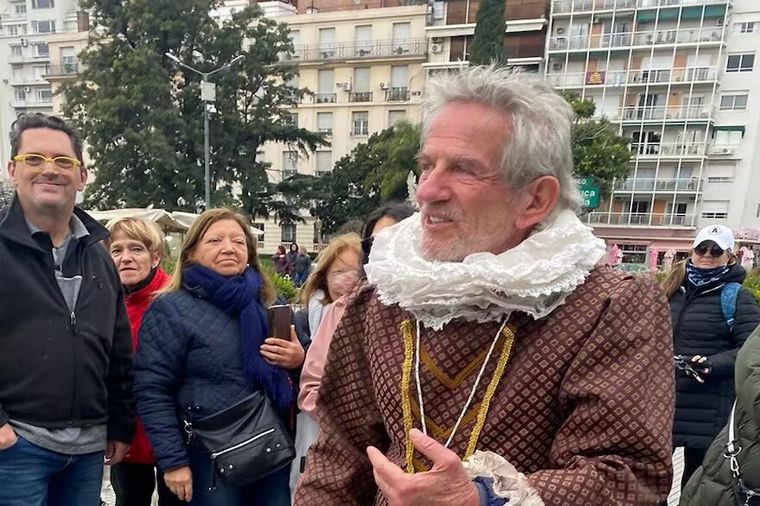 FOTO: Pablo llevó su espectáculo a la plaza de Mayo e invitó al presidente y la vice.