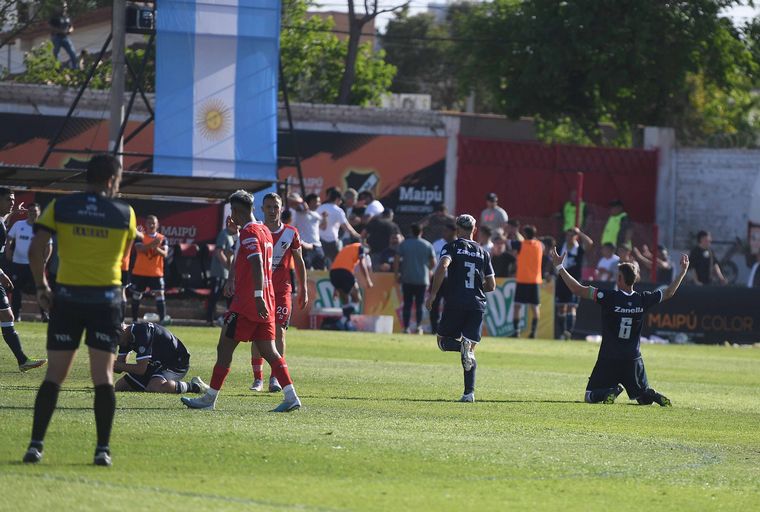 FOTO: Independiente Rivadavia jugará la final por el ascenso a primera. 