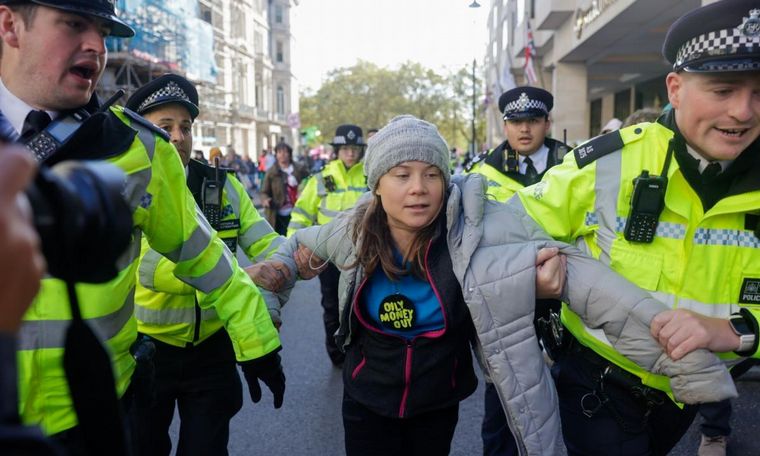 FOTO: Detuvieron en Londres a la activista climática Greta Thumberg