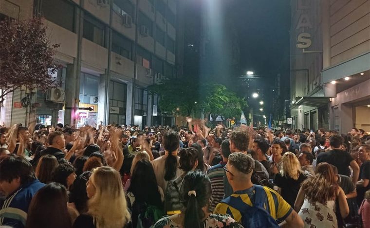 FOTO: Rosario: euforia en Unión por la Patria y mesurado festejo en La Libertad Avanza. 