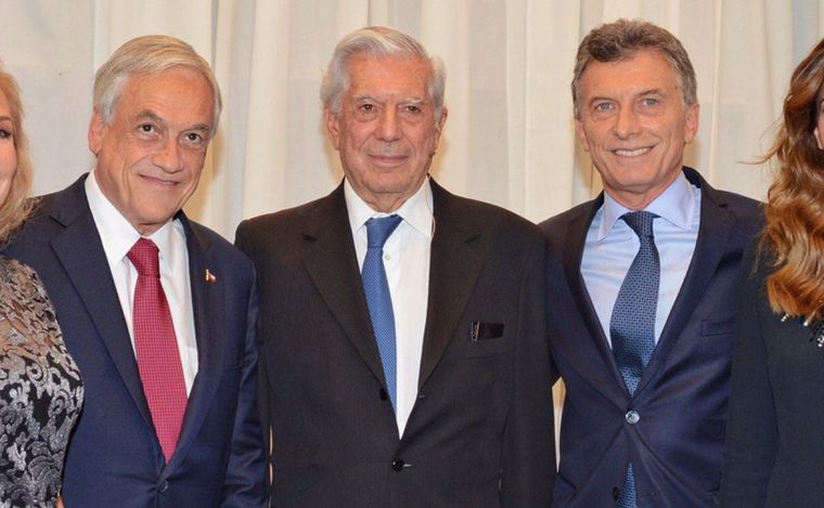 FOTO: Piñeyra, Vargas Llosa y Mauricio Macri, entre los firmantes del apoyo a Milei.