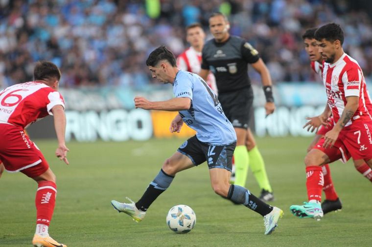 FOTO: Belgrano-Unión, un duelo disputado.