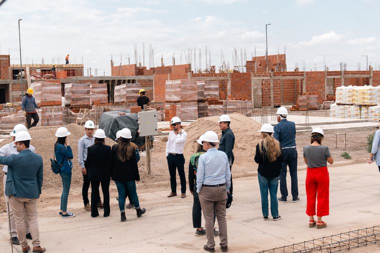 FOTO: Manantiales: Pilay anunció que en el 2024 los clientes recibirán su casa.