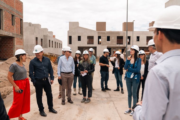 FOTO: Manantiales: Pilay anunció que en el 2024 los clientes recibirán su casa.