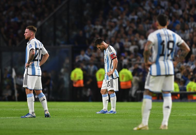 Los jugadores uruguayos 'asaltan' la rueda de prensa de Marcelo