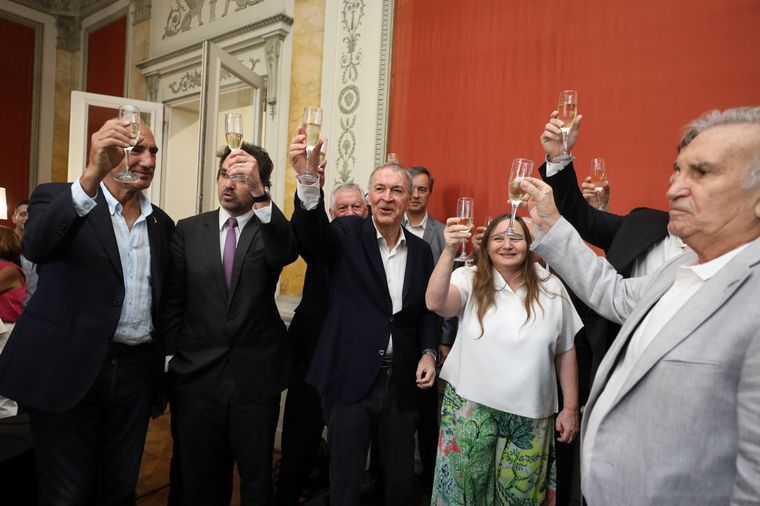 FOTO: Schiaretti participó con empresarios del brindis de la Fundación Mediterránea.