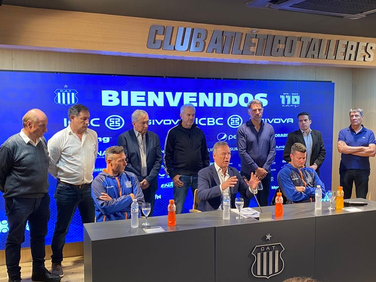 FOTO: Fassi, junto a Ribonetto y Guido Herrera en conferencia de prensa.