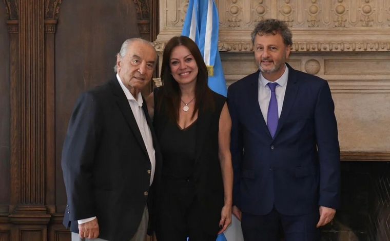 FOTO: Un gremialista se  reunió con una ministra y hablaron sobre el DNU de Milei