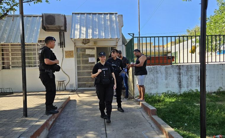 FOTO: La Policía relevó la zona tras la denuncia de los trabajadores. 