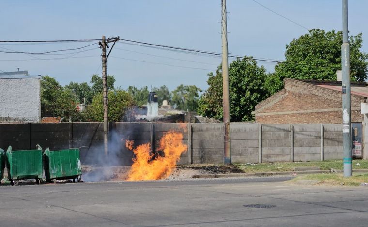 FOTO: Incendio en la zona sudoeste de Rosario por una fuga de gas.