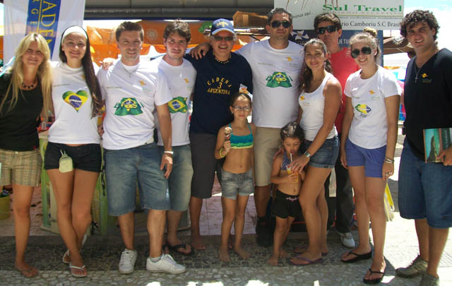 FOTO: Más de un centenar de personas se reunieron en el puesto Barranca 77, en Camboriú.