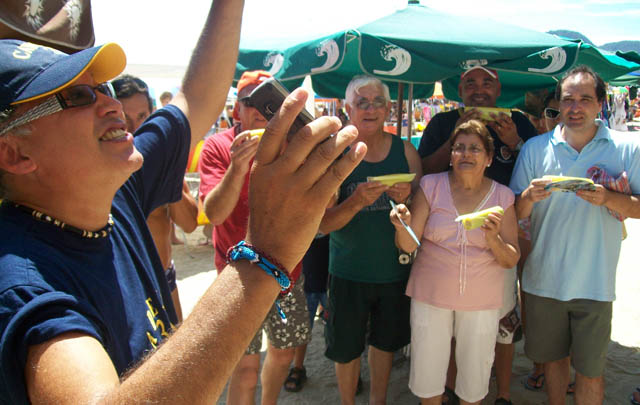 FOTO: Un centenar de personas participó del concurso de milho en el puesto Barranca 77, en Camboriú.