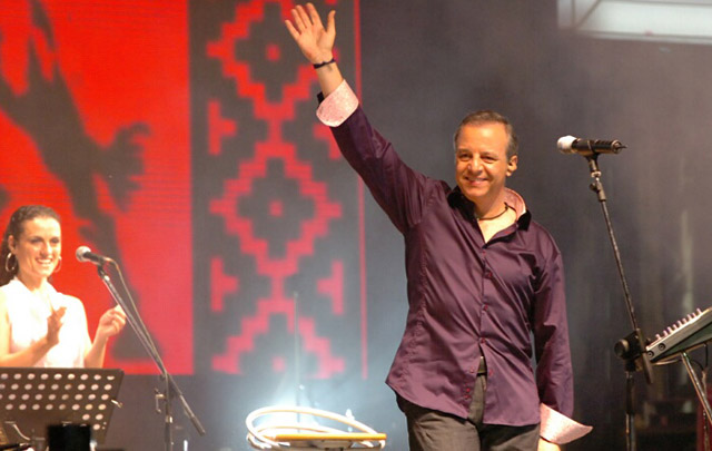 FOTO: Coky Ramirez se subió al escenario de Jesús María.