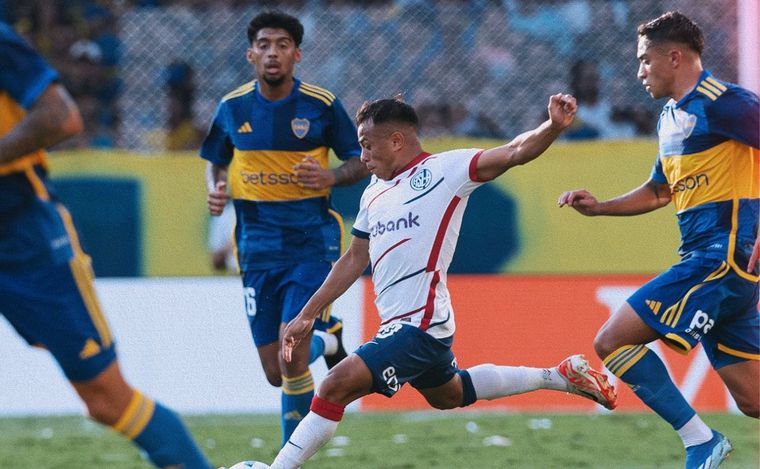 FOTO: Boca y San Lorenzo se enfrentan en La Bombonera. (Foto: CASLA)