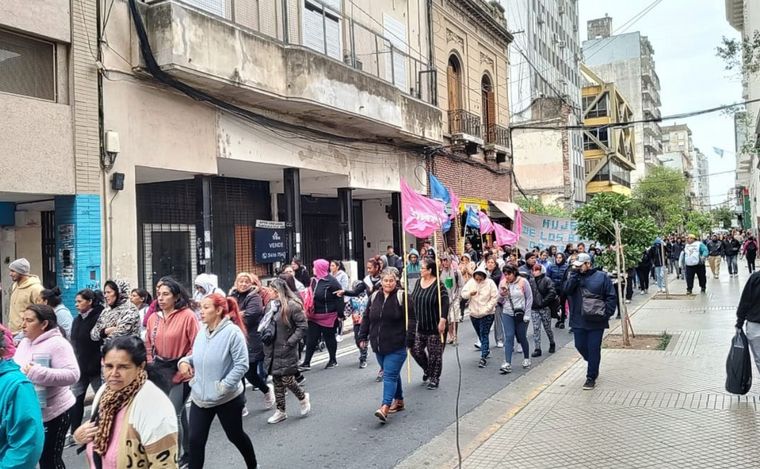 FOTO: Manifestación piquetera en el centro de Rosario.