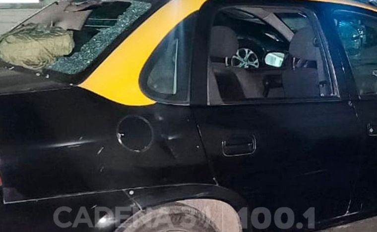 FOTO: El taxi baleado estaba fuera de servicio.