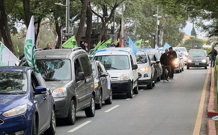 FOTO: Caravana de la CGT y UTEP en Córdoba. (Foto: Daniel Cáceres/Cadena 3)