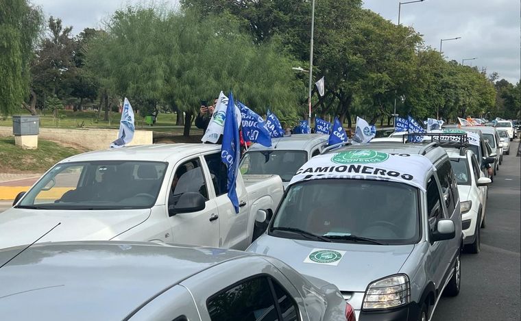 FOTO: Caravana de la CGT y UTEP en Córdoba. (Foto: Daniel Cáceres/Cadena 3)