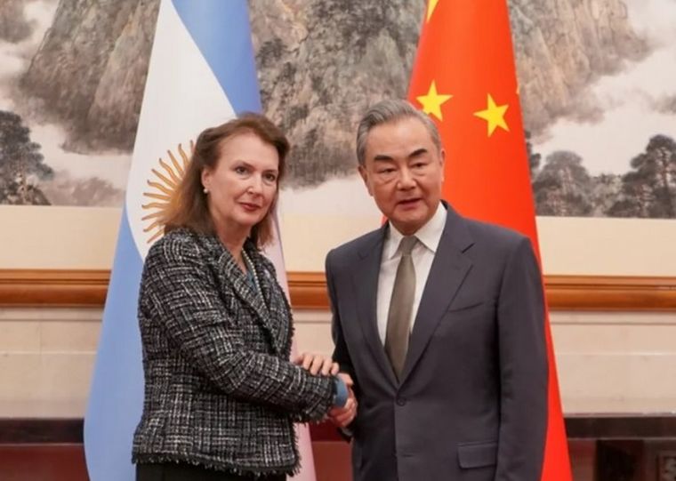 FOTO: Diana Mondino se reunió con el canciller del país asiático, Wang Yi. 