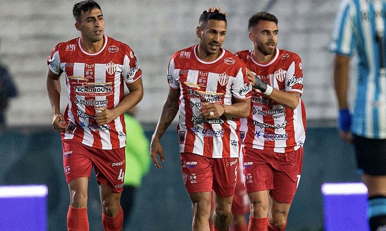 FOTO: Batacazo: Talleres de Remedios de Escalada le ganó en la última a Racing