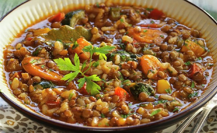 FOTO: Cómo se prepara un guiso de lentejas. (Foto: ContentCocina)