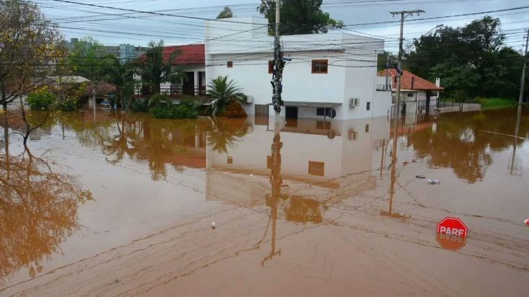 FOTO: Inundaciones en Brasil (Foto: @RdGuaibaOficial)