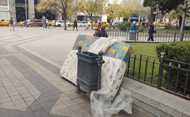 FOTO: La Plaza San Martín, en estado de abandono. (Foto: Fernando Barrionuevo/Cadena 3)