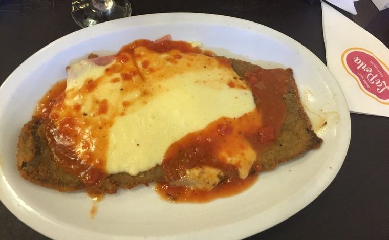 FOTO: Milanesas napolitanas de "La Perla".