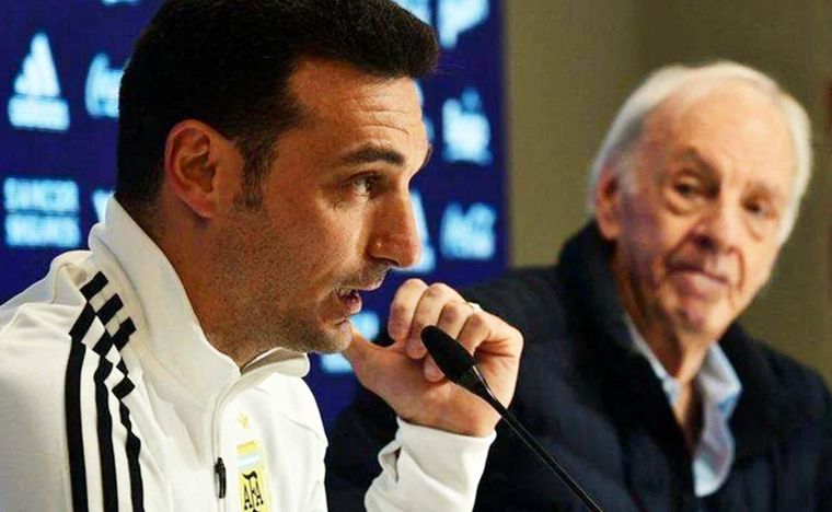 FOTO: Lionel Scaloni junto a César Luis Menotti. (Foto: @Santiago Hafford)