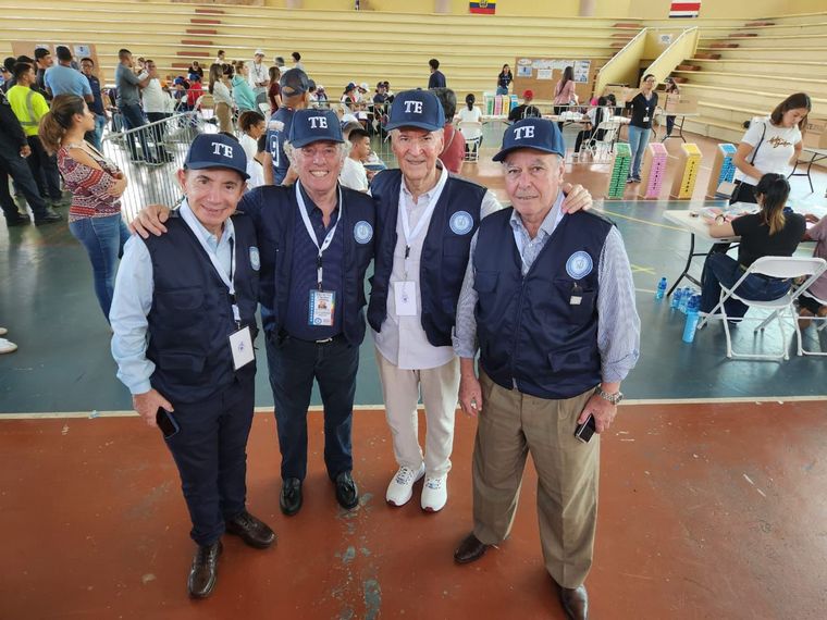 FOTO: Juan Schiaretti junto a Domingo Sesín, Antonio María Hernández y Ricardo Sosa.