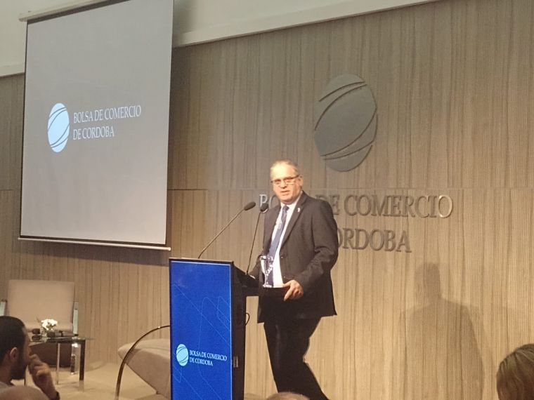 FOTO: El embajador israelí en la Bolsa de Comercio de Córdoba. 