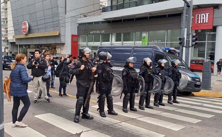 FOTO: Marchas en Buenos Aires: aplican el protocolo antipiquete. (Orlando Morales/Cadena 3)